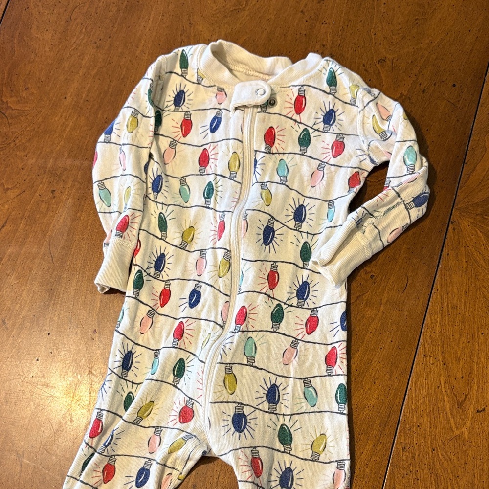 Hanna Andersson Cream One-Piece Pajamas with Colorful Light Bulb Print